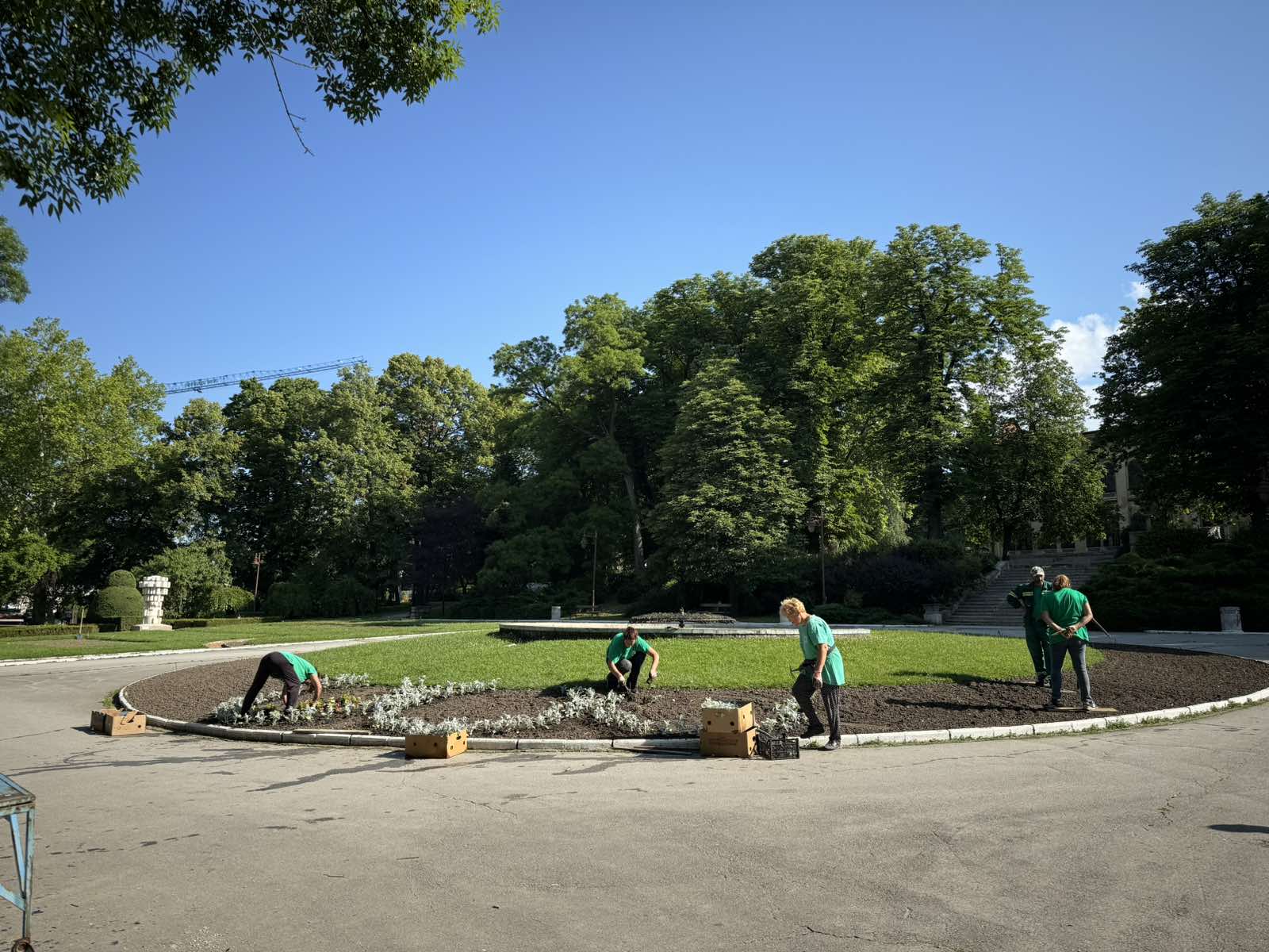 Интензивни радови у Парку Буковичке бање на одржавању зеленила